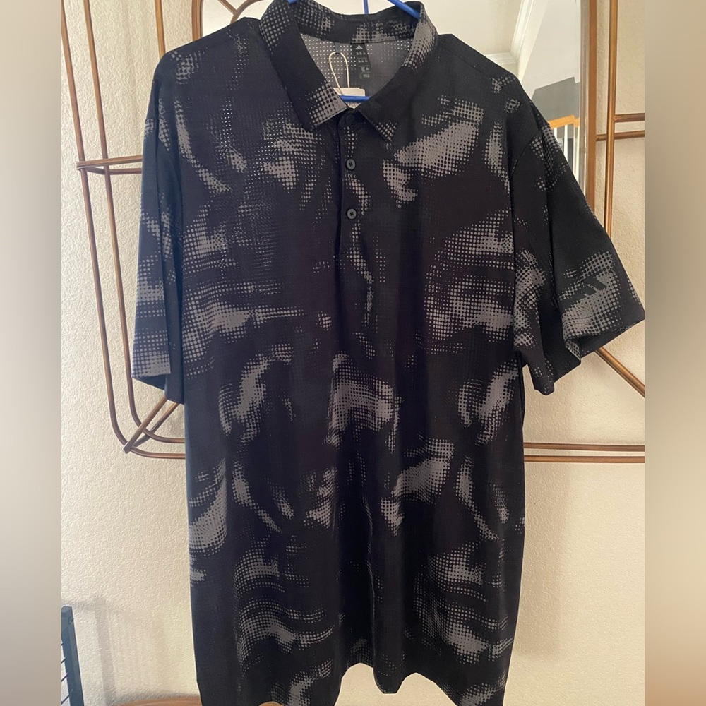 Men's Black and Gray Patterned Golf Shirt